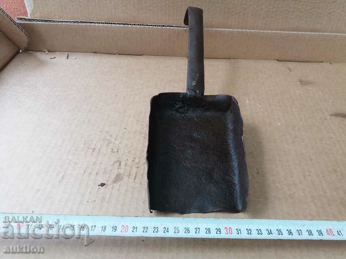 OLD SHOVEL, FIREPLACE SCRAP, OVEN, STOVE - 6 OLD SHOVEL, FIREPLACE SCRAP, OVEN, STOVE - 6