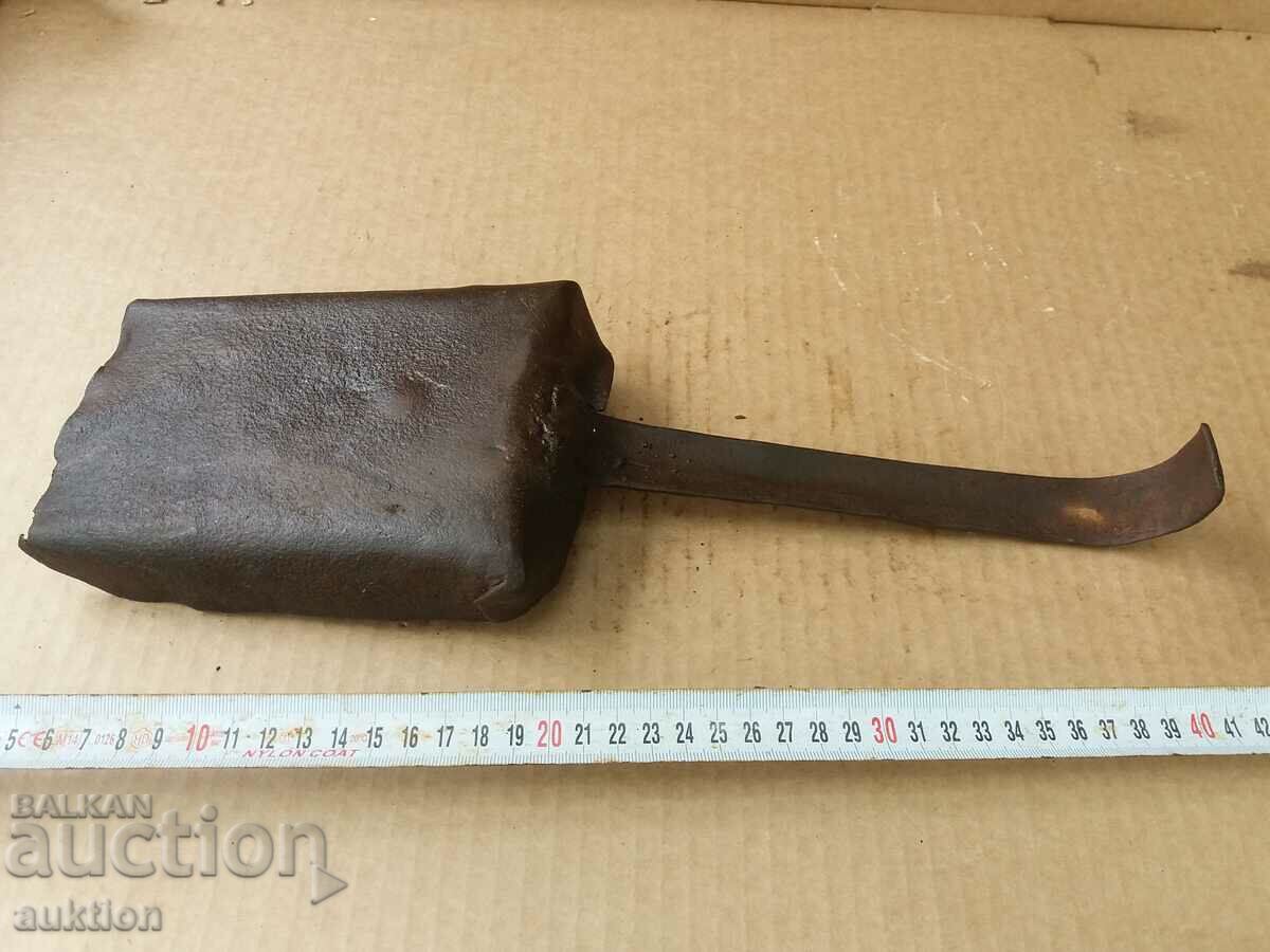 OLD SHOVEL, FIREPLACE SCRAP, OVEN, STOVE - 7 OLD SHOVEL, FIREPLACE SCRAP, OVEN, STOVE - 7