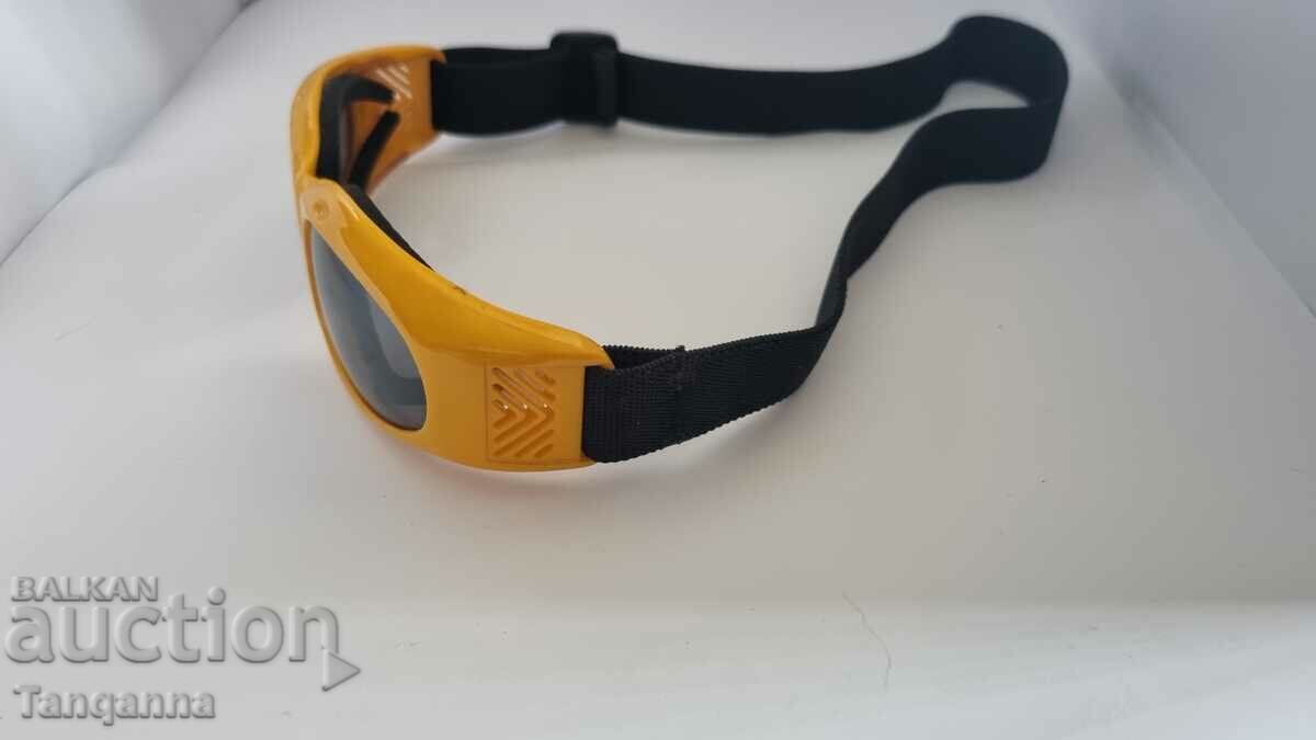 Sports glasses with price 15.00 BGN | € 7.67