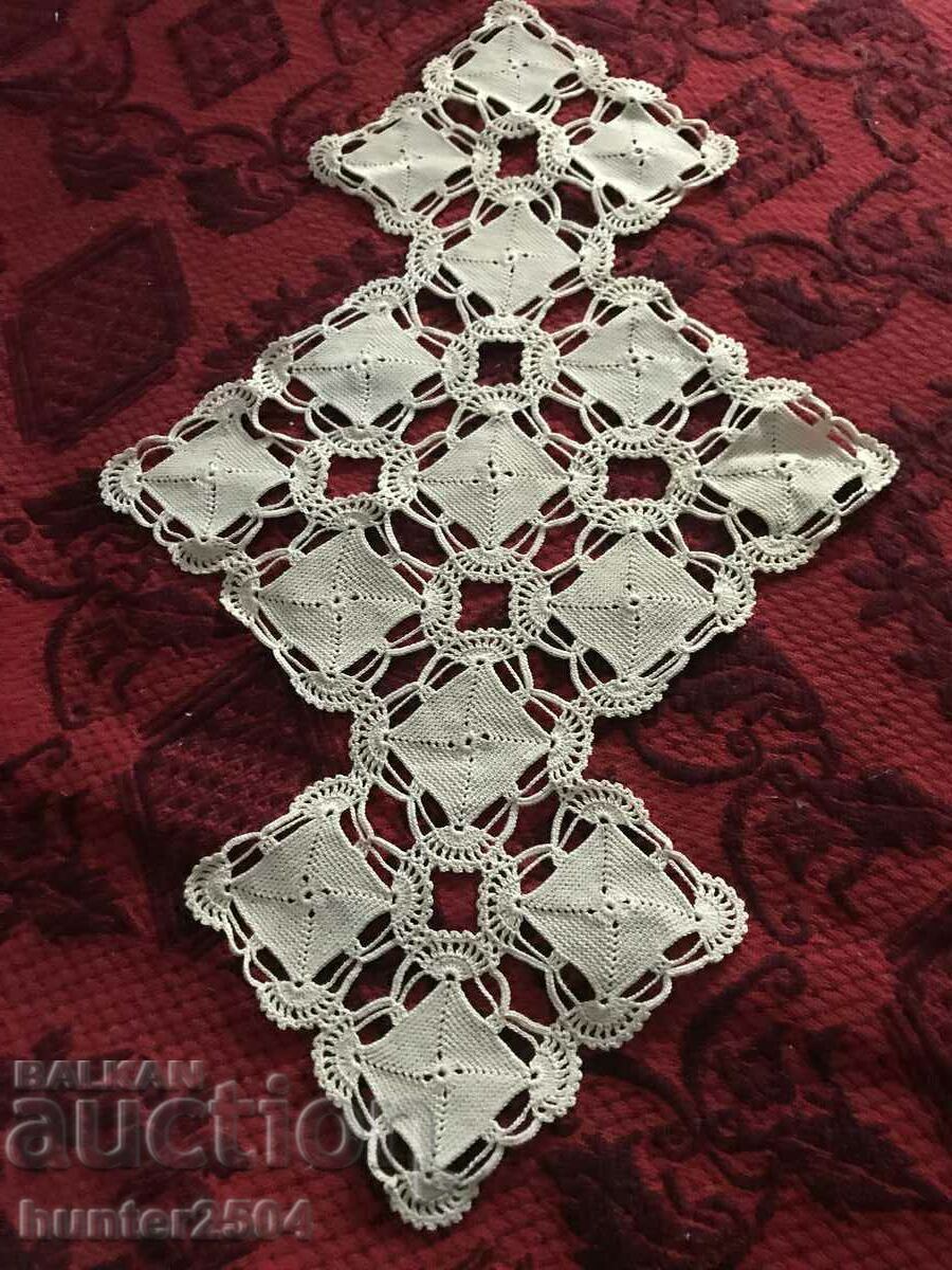 Покривка-плетена на една кука 55/33 см Покривка-плетена на една кука 55/33 см