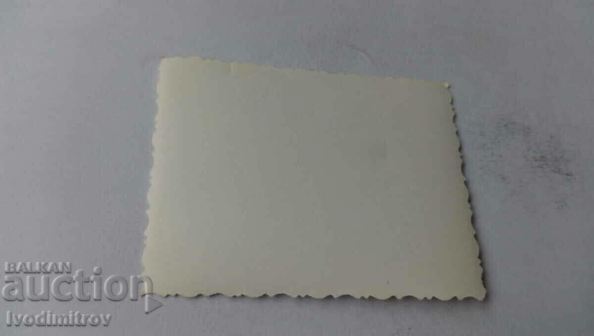 Fotografie cu un bărbat pe o barcă de pescuit pe mare cu preț 1.85 BGN | € 0.95