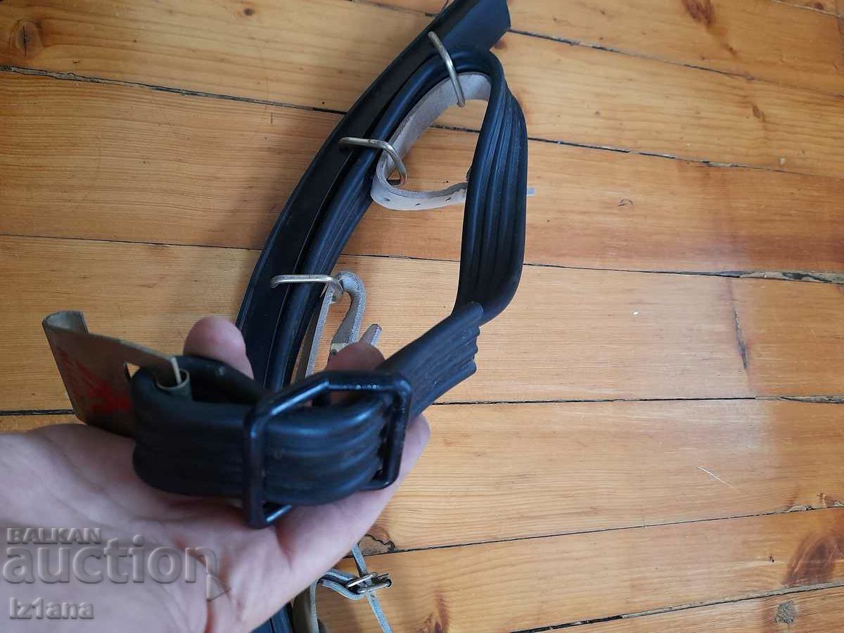 Delivery of Old car ski racks Delivery of Old car ski racks