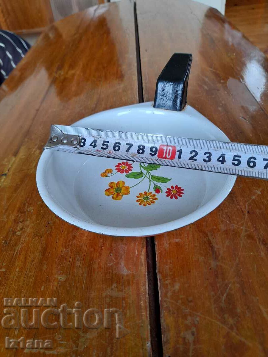 Δημοπρασία Παλιό σμάλτο τηγάνι ομελέτας, ταψί