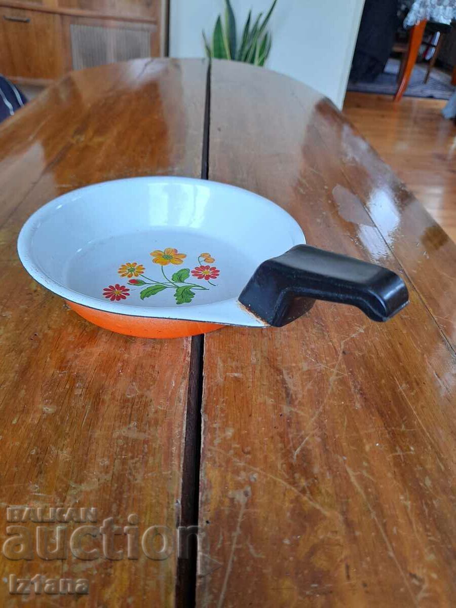 Παράδοση Παλιό σμάλτο τηγάνι ομελέτας, ταψί