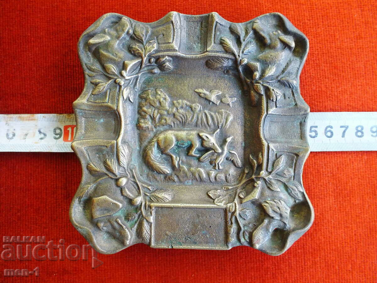 Auction Metal heavy ashtray - Bronze Auction Metal heavy ashtray - Bronze