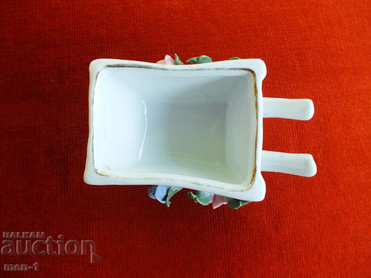 Auction Porcelain figure Auction Porcelain figure