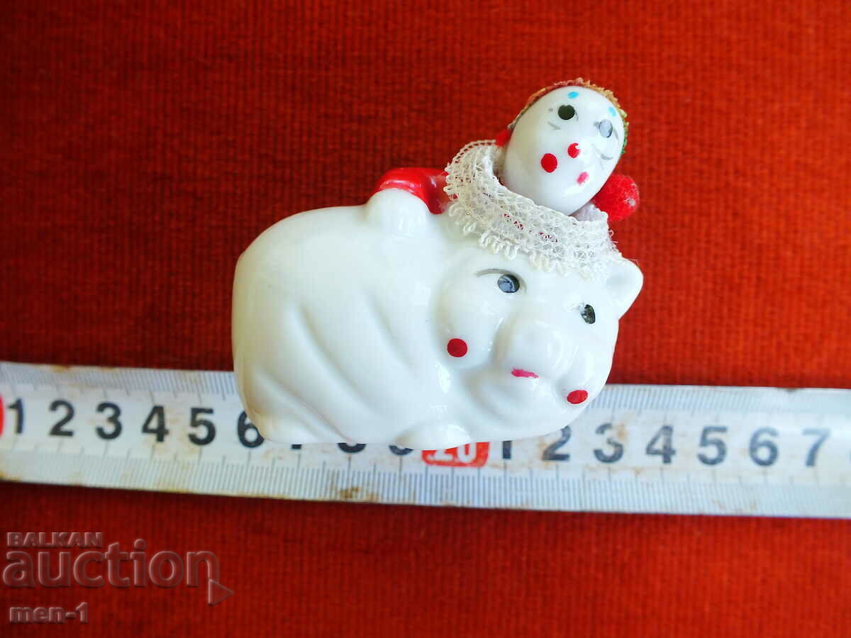 Δημοπρασία Παλιά έγχρωμη φιγούρα από πορσελάνη Δημοπρασία Παλιά έγχρωμη φιγούρα από πορσελάνη