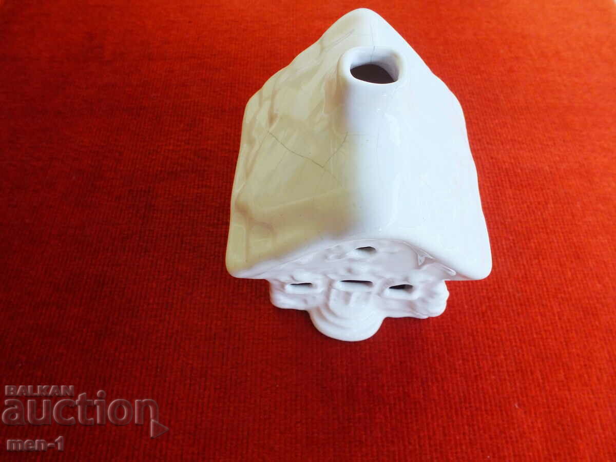 An old porcelain figure with price 15.00 BGN | € 7.67 An old porcelain figure with price 15.00 BGN | € 7.67