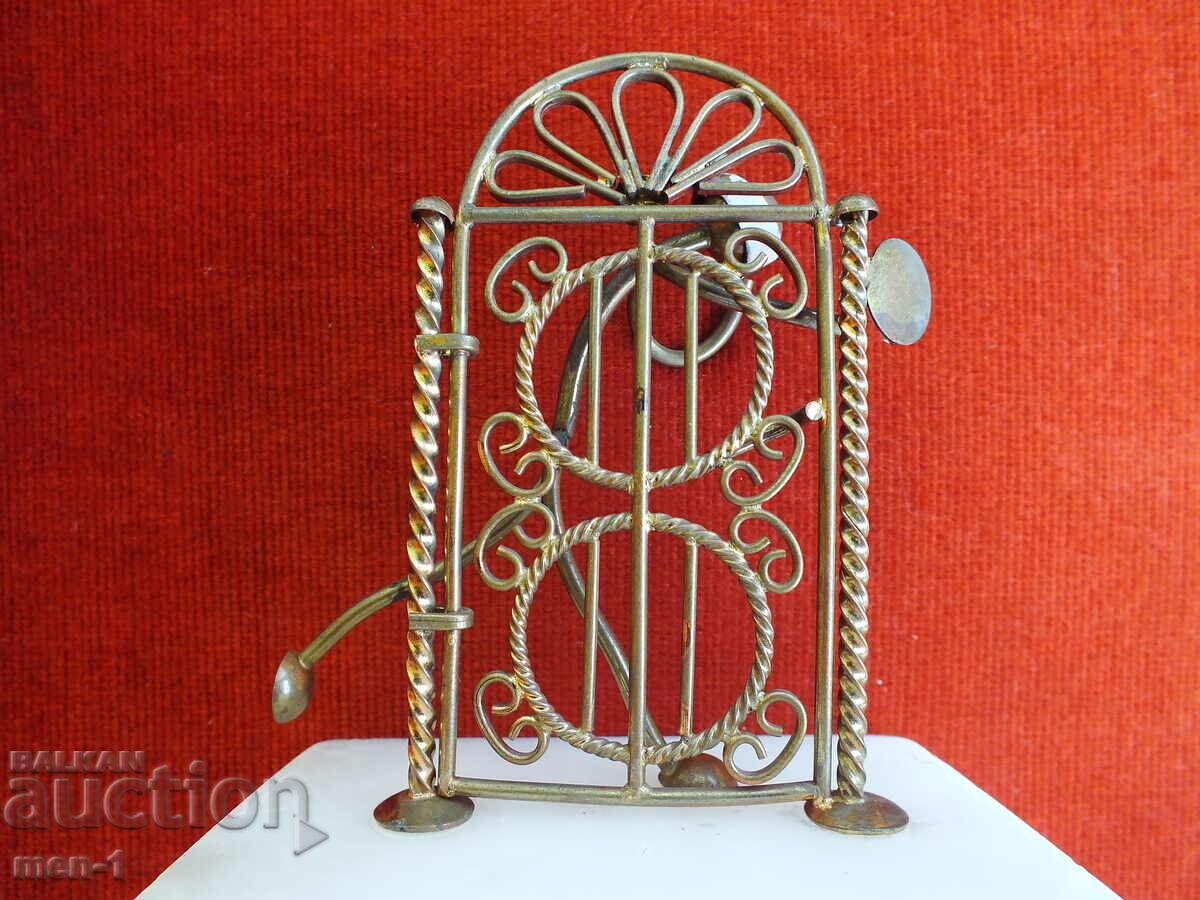 Auction Old bronze figure Auction Old bronze figure