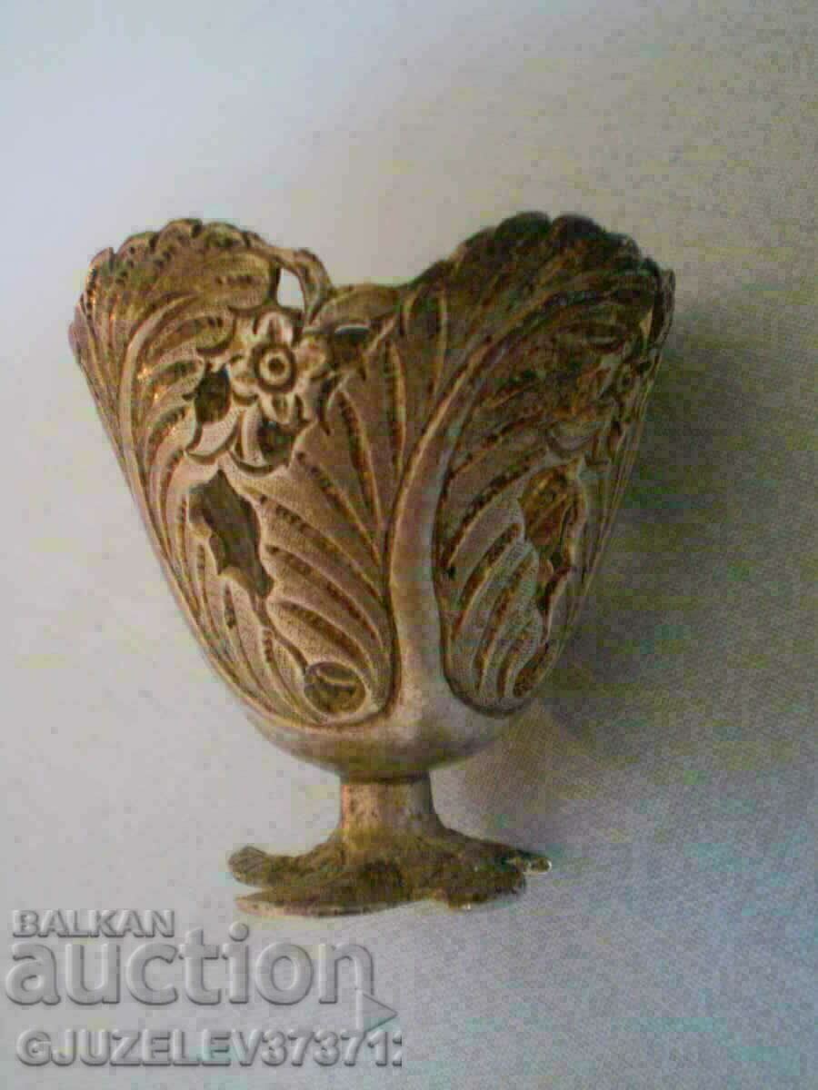 Auction Revival Easter egg cup Auction Revival Easter egg cup