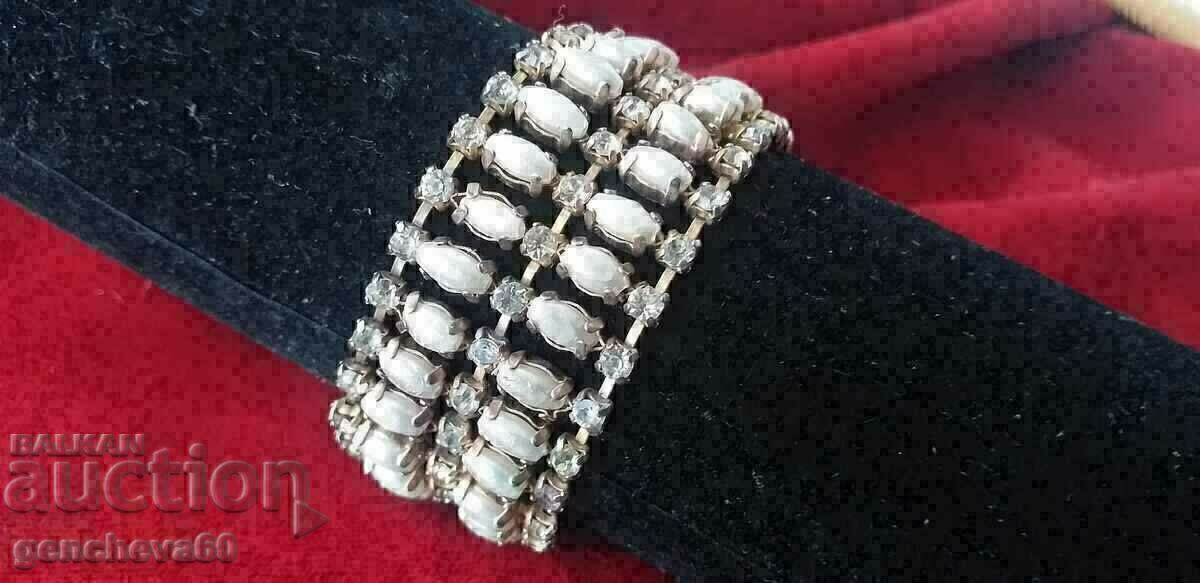 Auction Retro bracelet with faux pearls and gold-plated crystals Auction Retro bracelet with faux pearls and gold-plated crystals