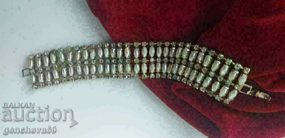 Retro bracelet with faux pearls and gold-plated crystals - 7 Retro bracelet with faux pearls and gold-plated crystals - 7