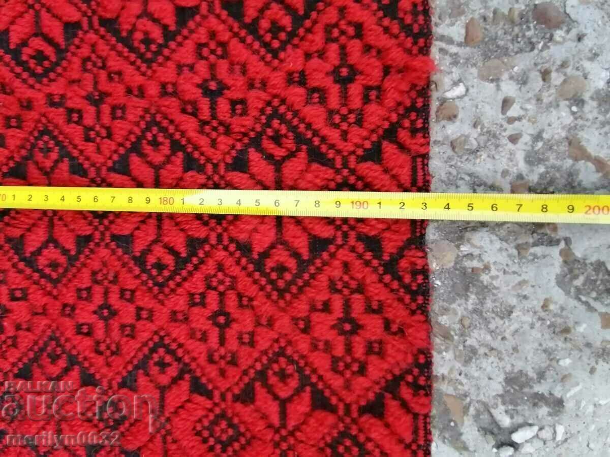 Delivery of Old coverlet red woolen carpet patterned carpet Delivery of Old coverlet red woolen carpet patterned carpet