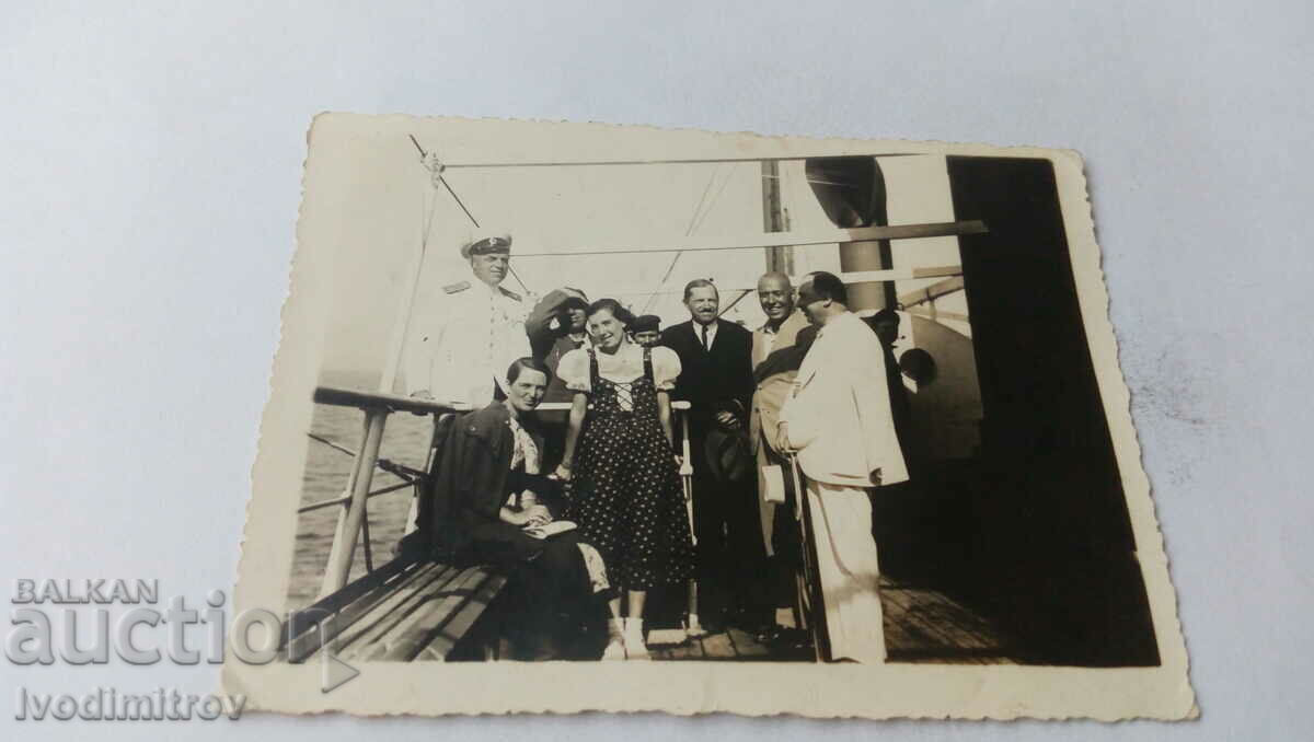 Ofițer foto bărbați și femei pe vaporul Evdokia 1936
