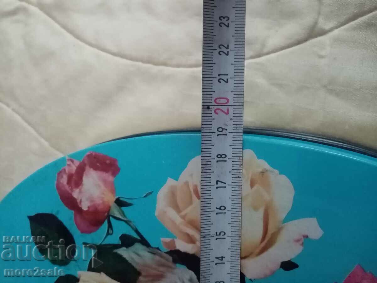 Delivery of RETRO METAL CANDY BOX