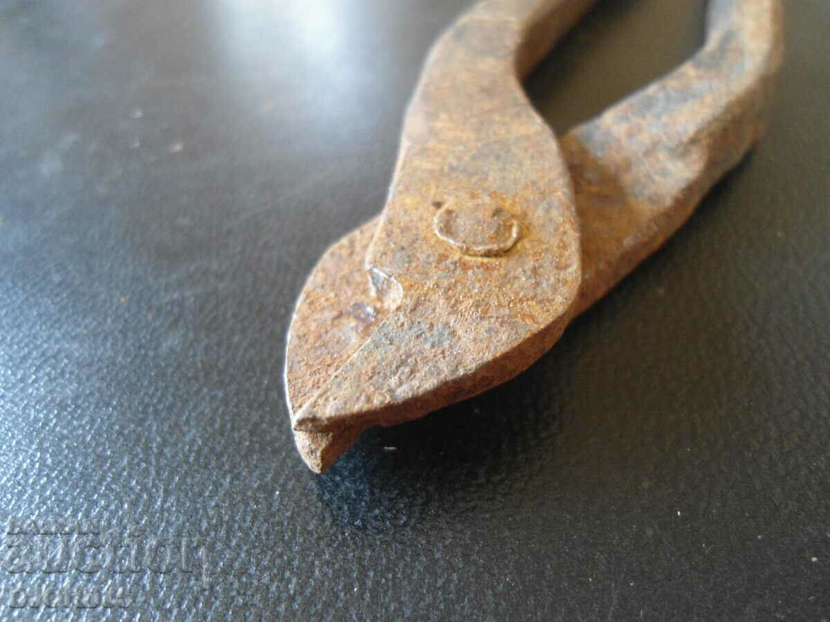 Old specialized pliers with price 5.00 BGN | € 2.56 Old specialized pliers with price 5.00 BGN | € 2.56