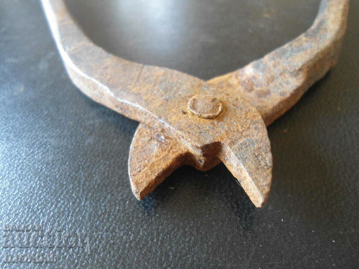 Auction Old specialized pliers Auction Old specialized pliers