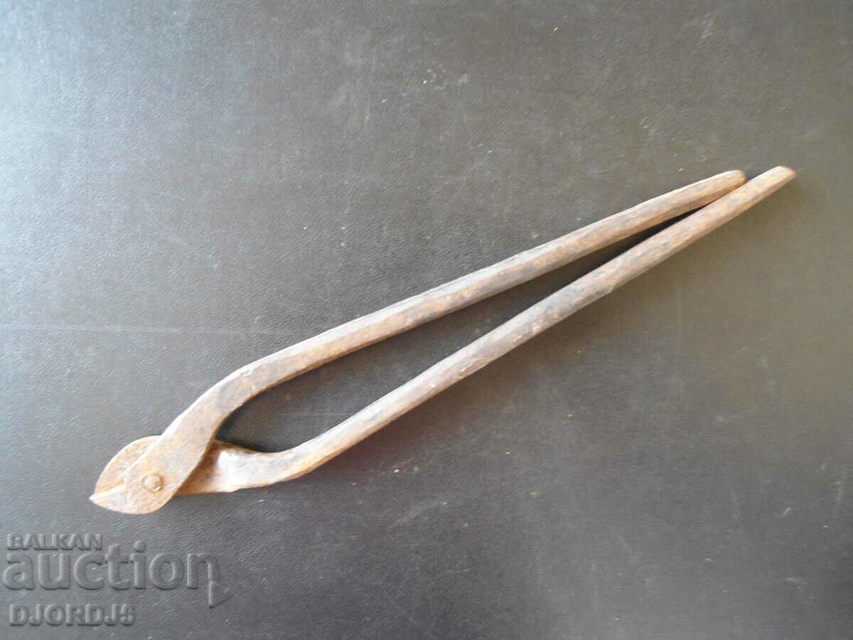 Delivery of Old specialized pliers Delivery of Old specialized pliers