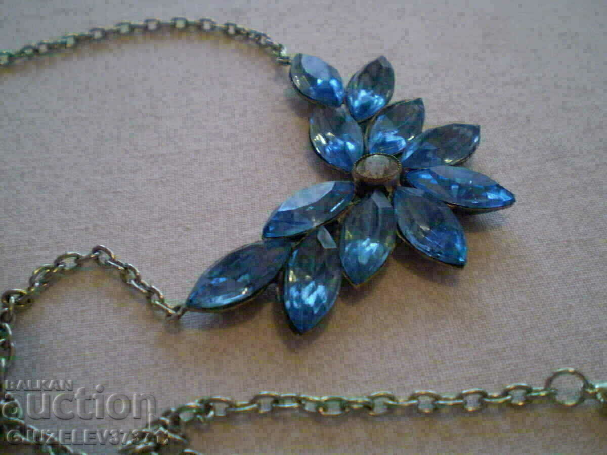 Auction  OLD VINTAGE NECKLACE