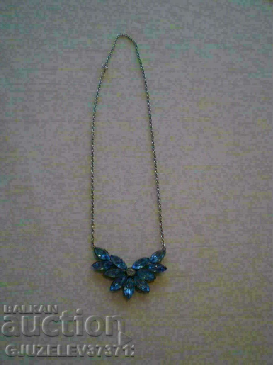 Delivery of OLD VINTAGE NECKLACE