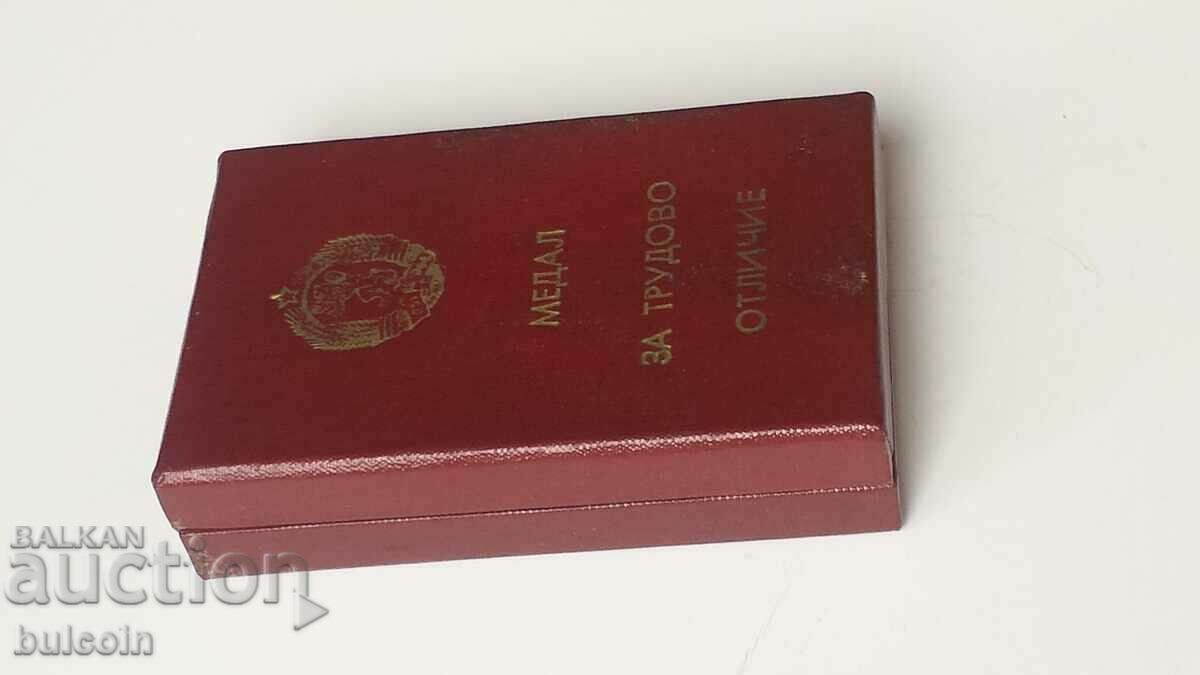 MEDAL "FOR LABOR DISTINCTION" 1950 & BOX AND MEDAL BOOK - 6 MEDAL "FOR LABOR DISTINCTION" 1950 & BOX AND MEDAL BOOK - 6