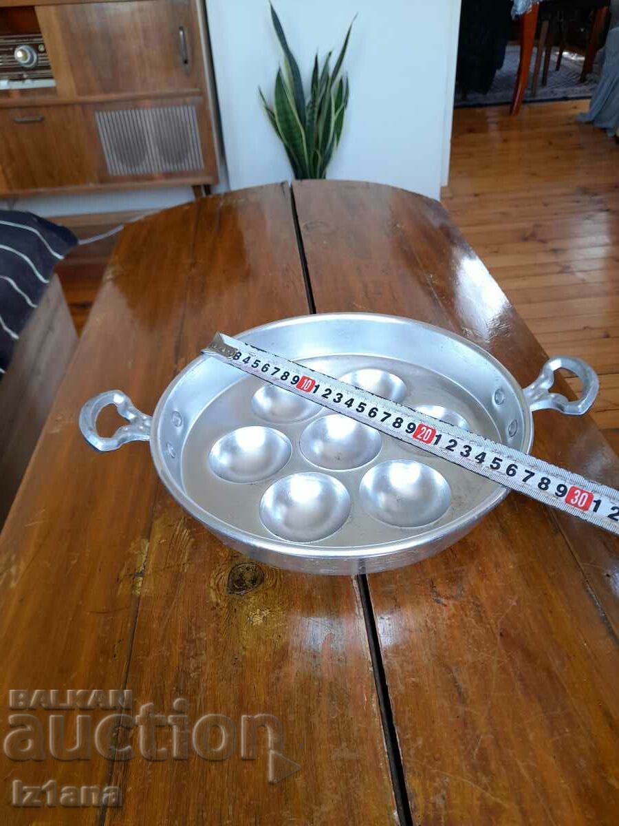 Auction Old aluminum egg pan Auction Old aluminum egg pan