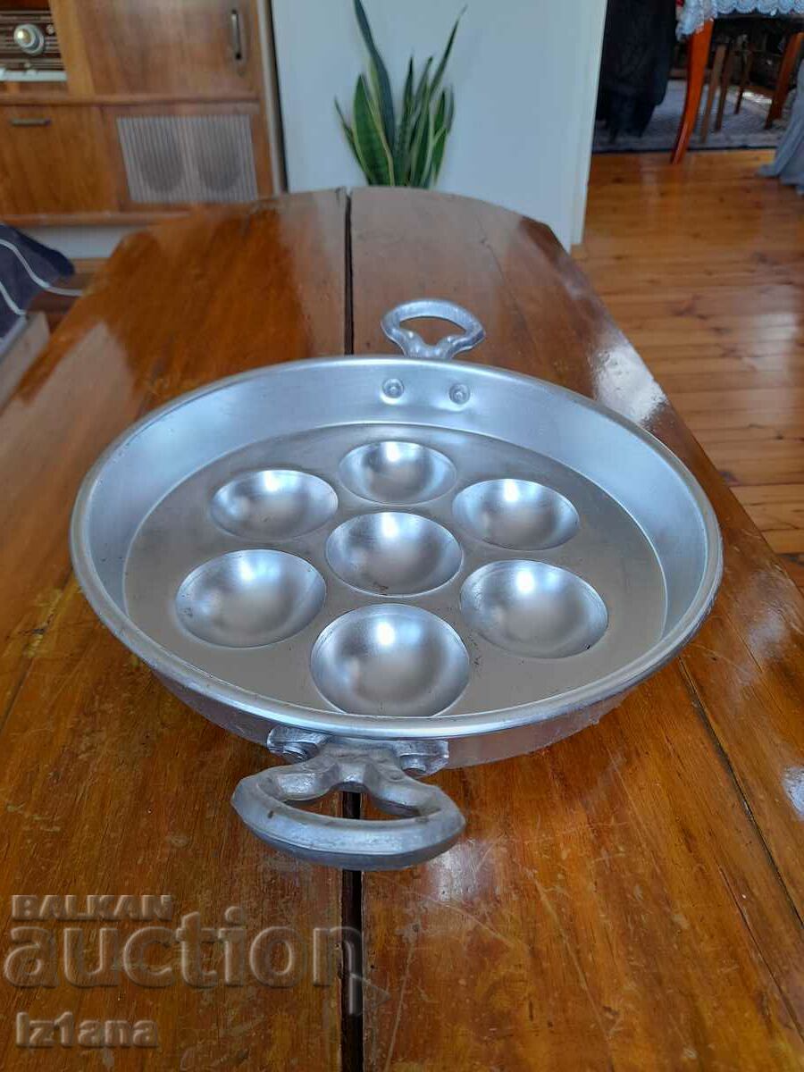 Old aluminum egg pan - 5 Old aluminum egg pan - 5