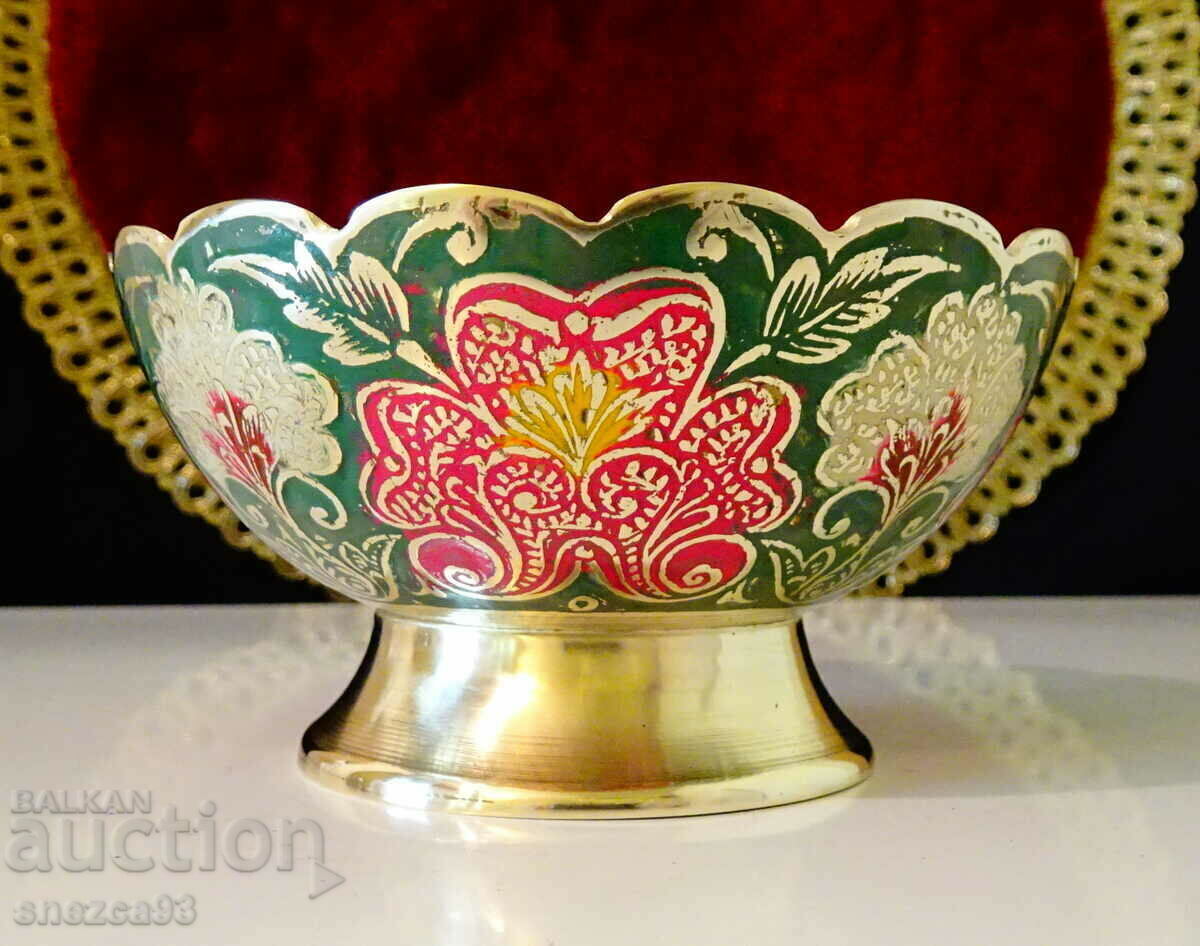 Auction Bronze bonbonniere, cell enamel, peacock. Auction Bronze bonbonniere, cell enamel, peacock.