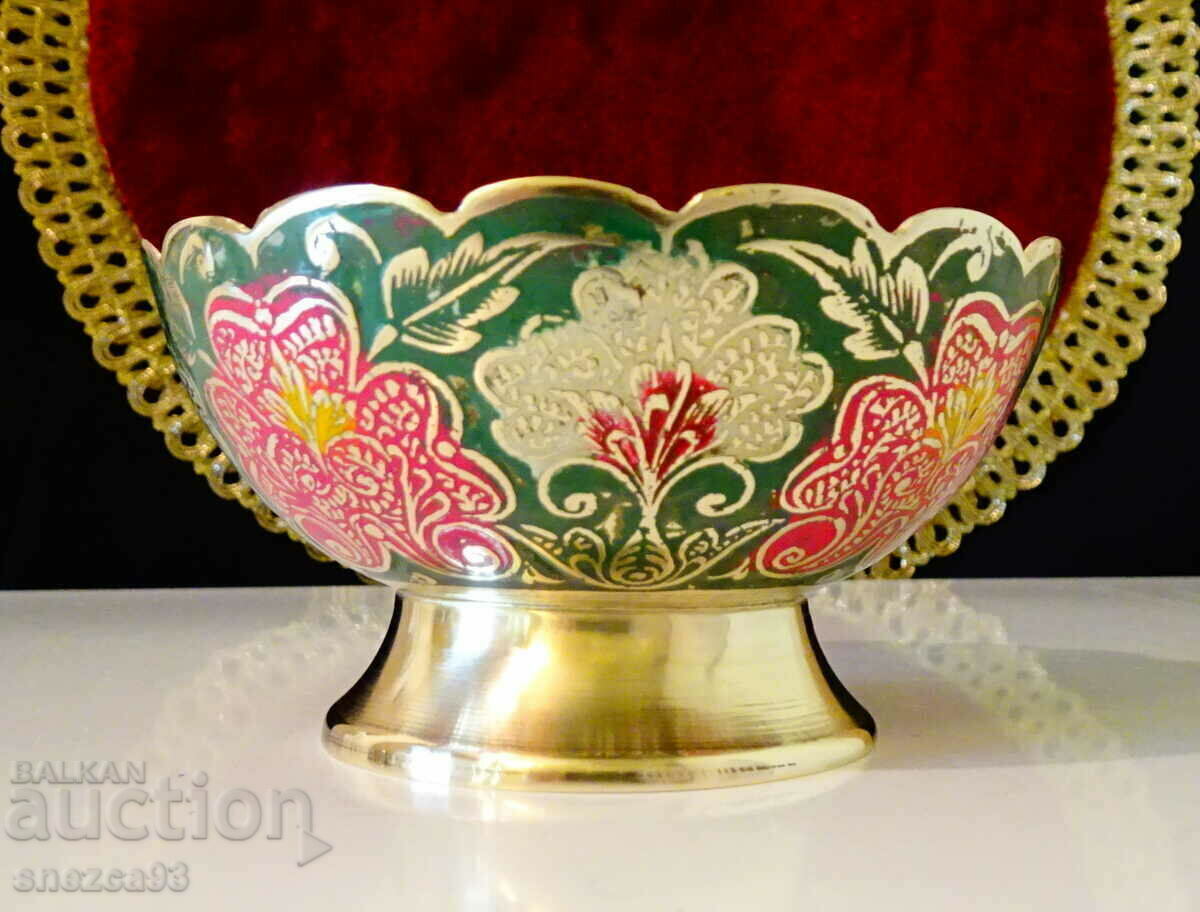 Delivery of Bronze bonbonniere, cell enamel, peacock. Delivery of Bronze bonbonniere, cell enamel, peacock.