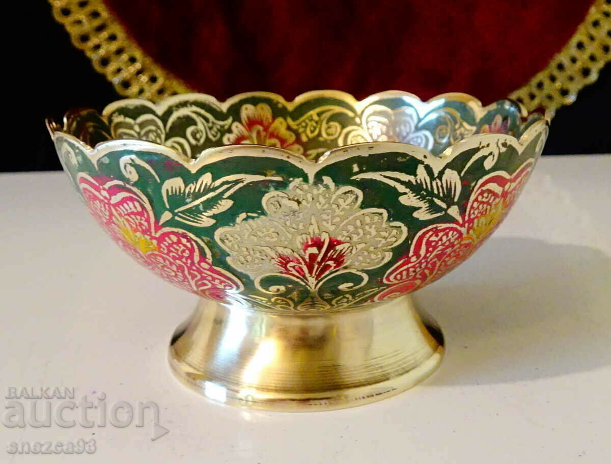 Bronze bonbonniere, cell enamel, peacock. Bronze bonbonniere, cell enamel, peacock.