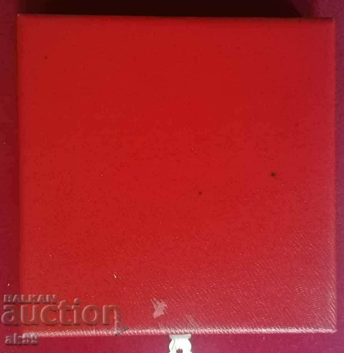 Delivery of Bronze Plaque "Ernst Thälmann" Delivery of Bronze Plaque "Ernst Thälmann"