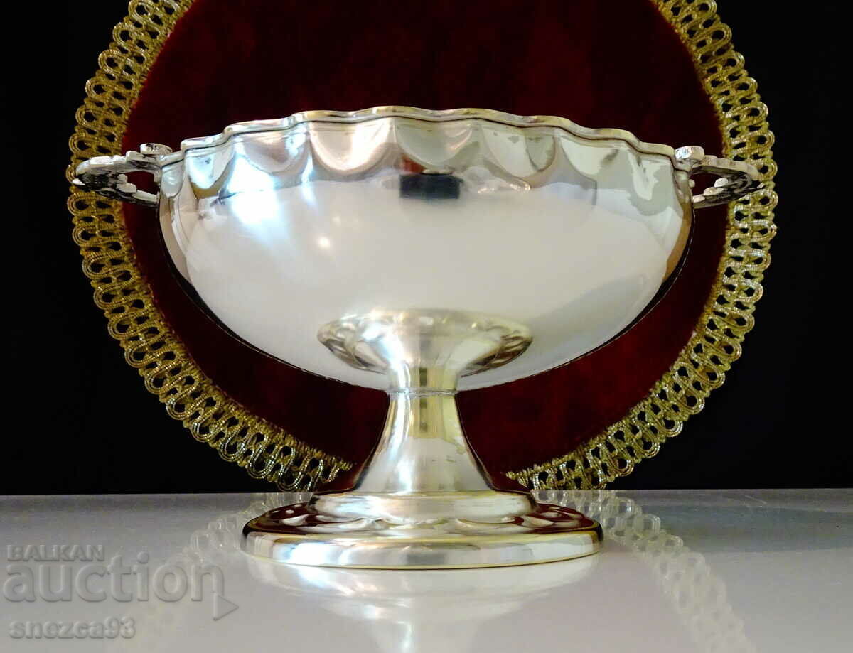 Silver-plated fruit bowl, bonbonniere. Silver-plated fruit bowl, bonbonniere.