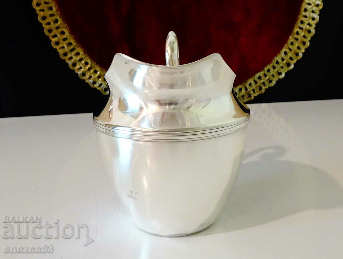 Delivery of Dutch silver-plated jug, Gero 90. Delivery of Dutch silver-plated jug, Gero 90.