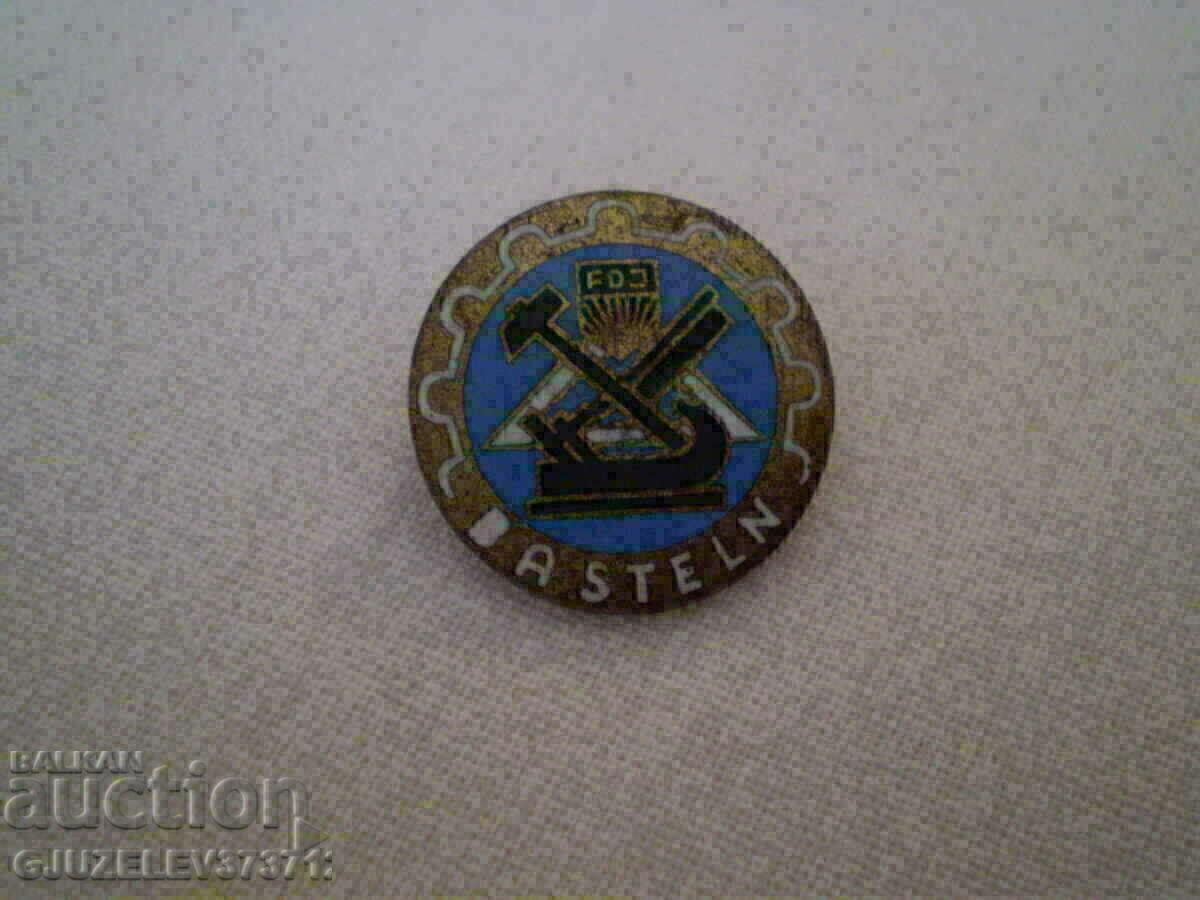 GDR FDJ badge of interest groups craft group