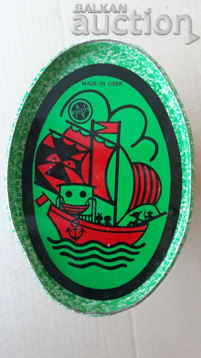 Delivery of retro vintage children's food box 70s sheet metal toy