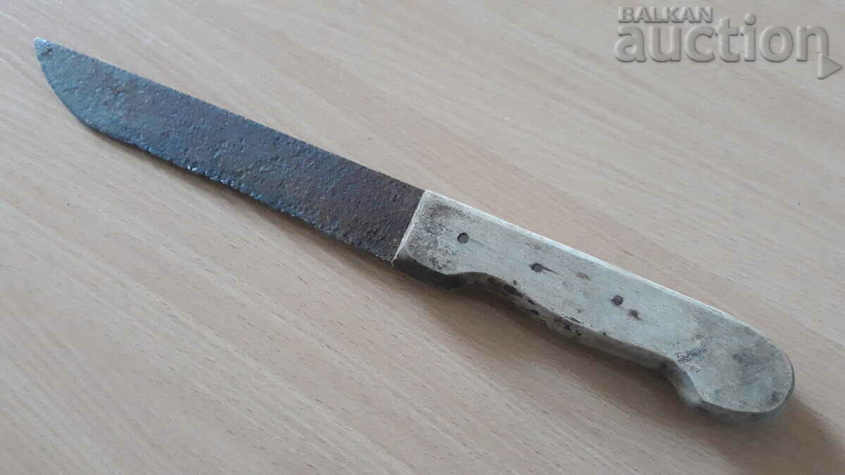 Delivery of an old primitive knife Delivery of an old primitive knife