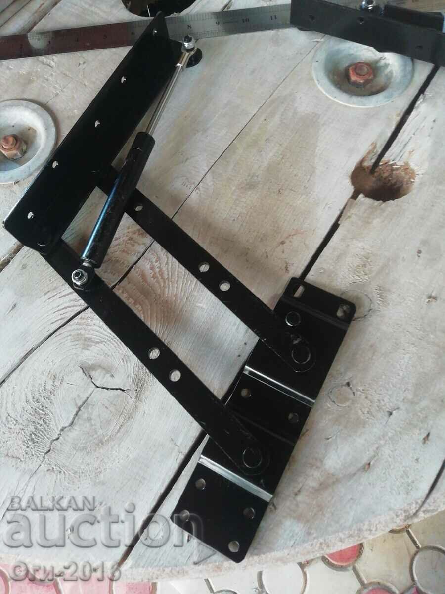 Παράδοση Μηχανισμός για τραπέζια, μπαούλα κ.λπ. Παράδοση Μηχανισμός για τραπέζια, μπαούλα κ.λπ.