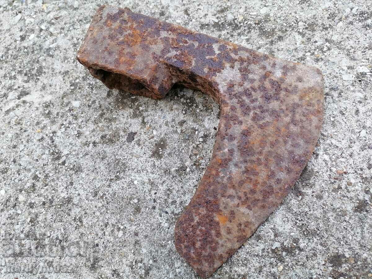 Стара брадва топор инструмент  ковано желязо