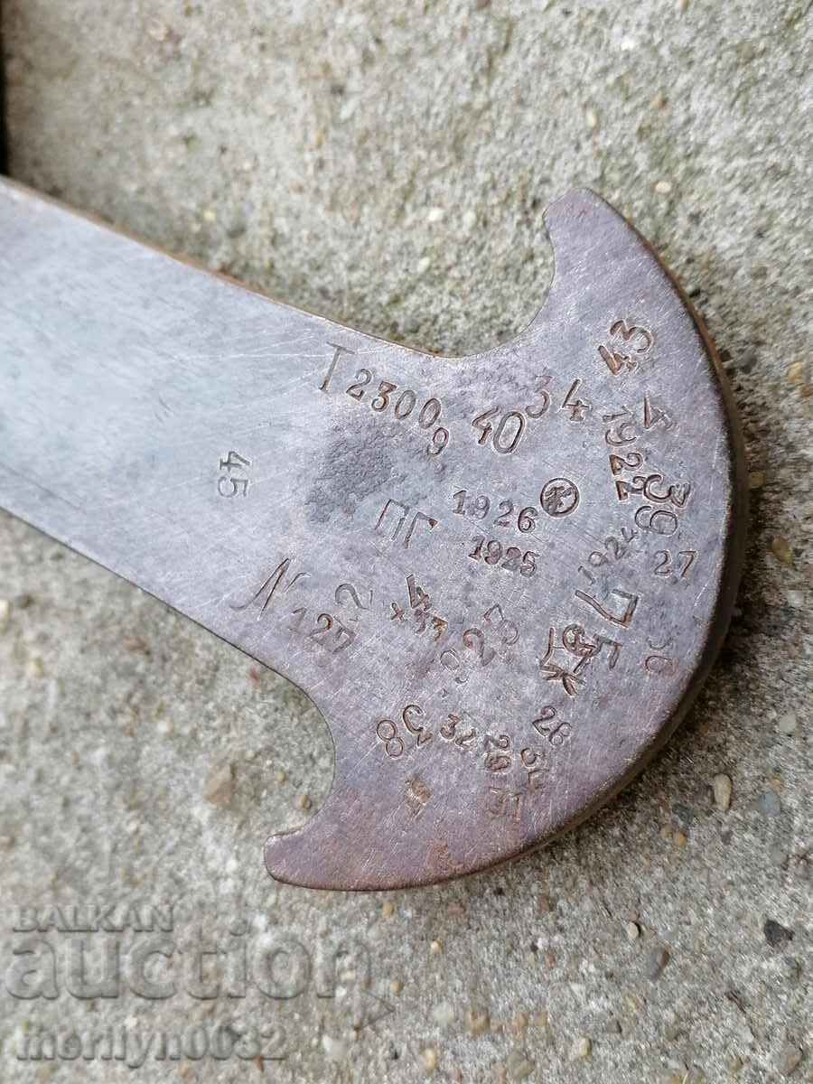 Un cântar vechi cu un bol de fier, un buzdugan, un cântar din fier forjat - 6