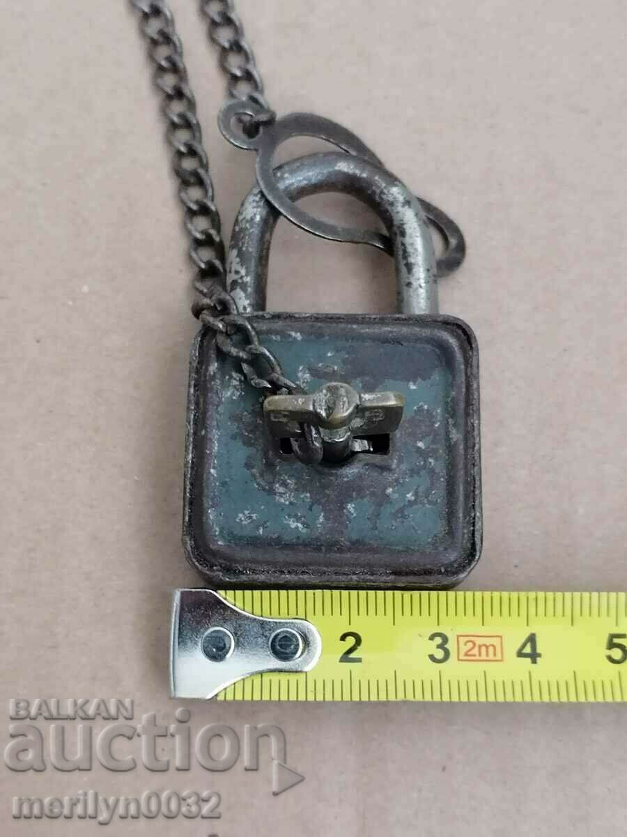 Old padlock with padlock padlock, latch, suitcase - 7 Old padlock with padlock padlock, latch, suitcase - 7