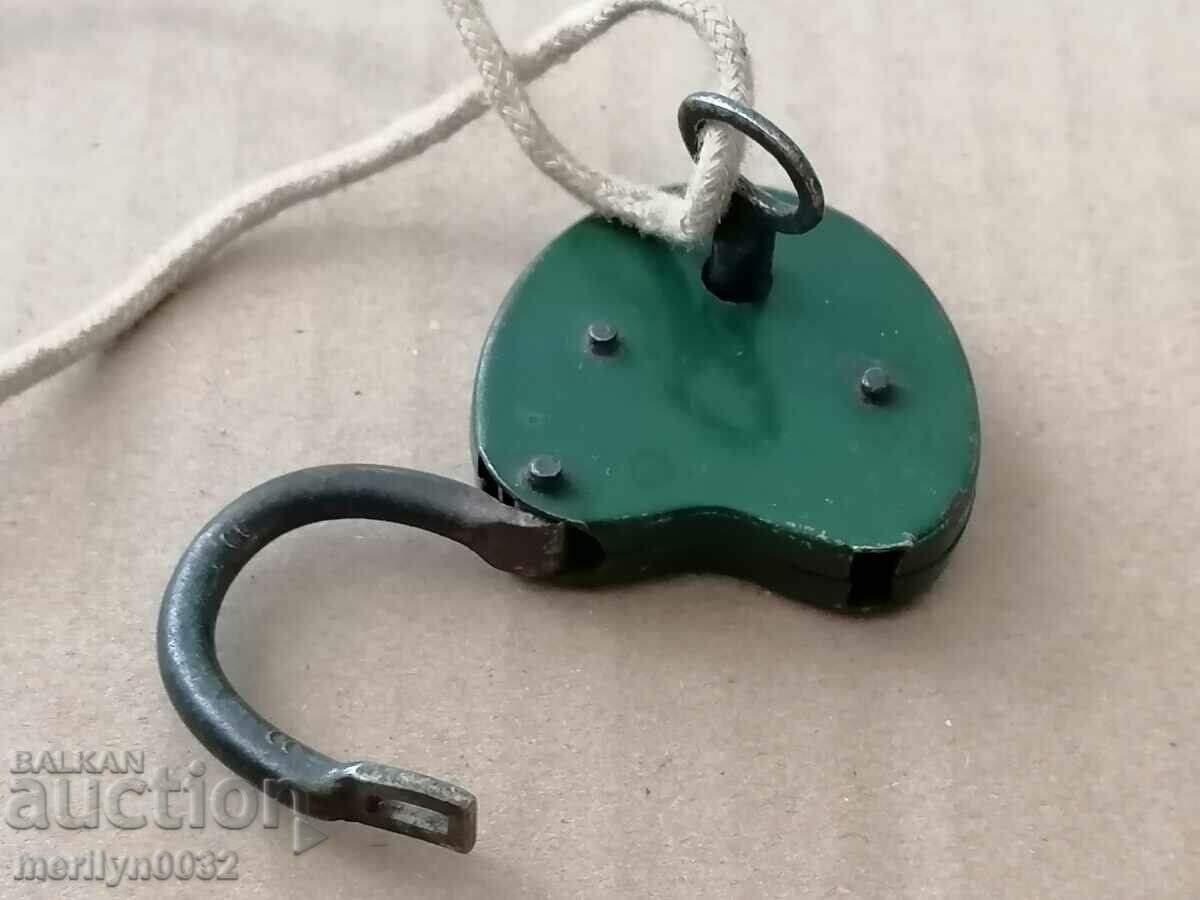 Auction Old padlock with padlock padlock, latch, suitcase Auction Old padlock with padlock padlock, latch, suitcase