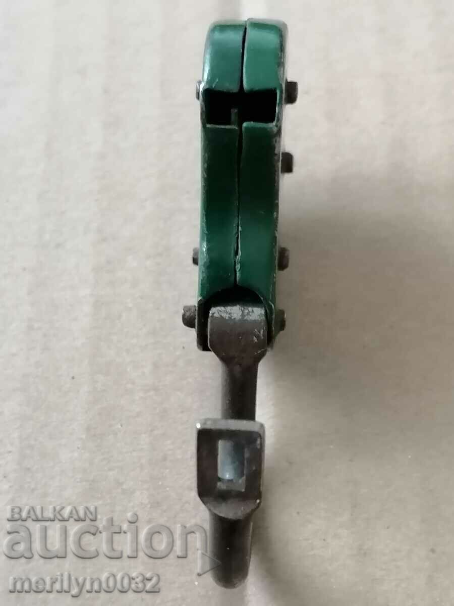 Delivery of Old padlock with padlock padlock, latch, suitcase Delivery of Old padlock with padlock padlock, latch, suitcase