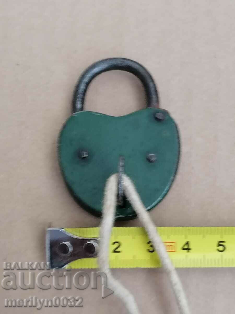 Old padlock with padlock padlock, latch, suitcase - 6 Old padlock with padlock padlock, latch, suitcase - 6
