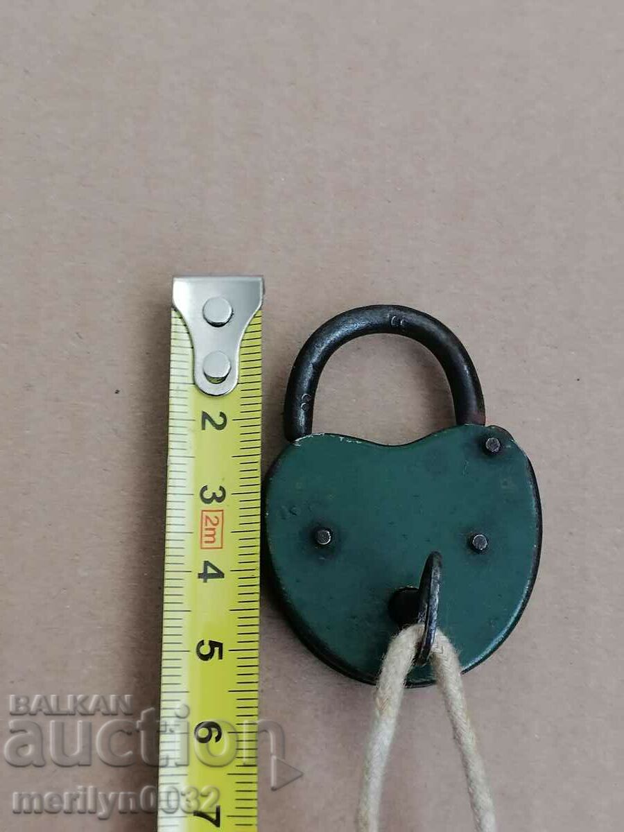 Old padlock with padlock padlock, latch, suitcase - 7 Old padlock with padlock padlock, latch, suitcase - 7