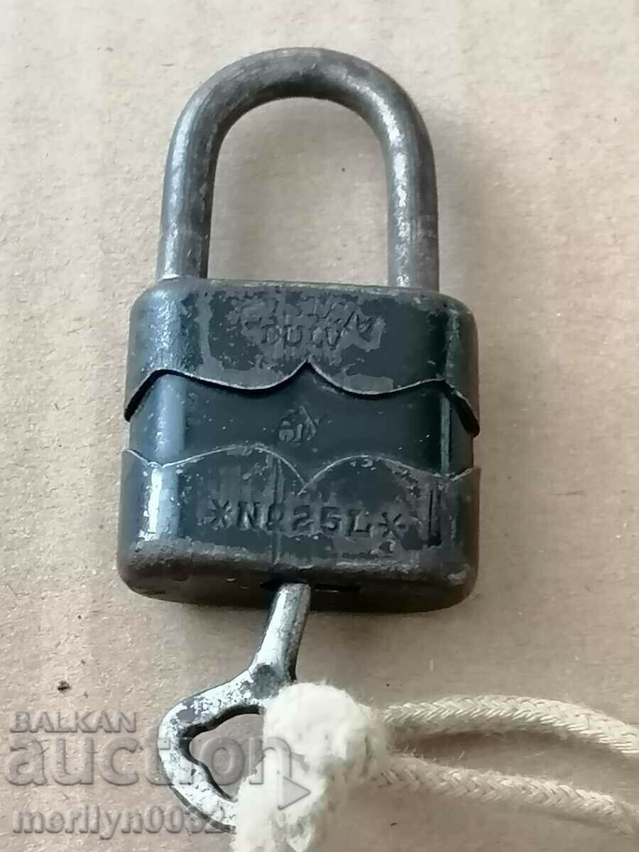 Auction 2 padlocks with 1 padlock padlock padlock latch Auction 2 padlocks with 1 padlock padlock padlock latch
