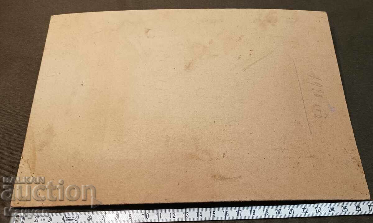 Auction I am selling an old photo - cardboard. Auction I am selling an old photo - cardboard.