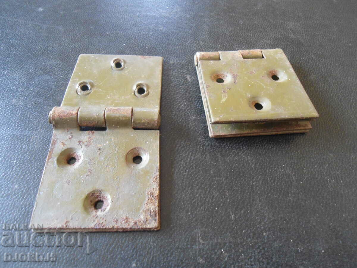 Old hinges with price 2.00 BGN | € 1.02 Old hinges with price 2.00 BGN | € 1.02