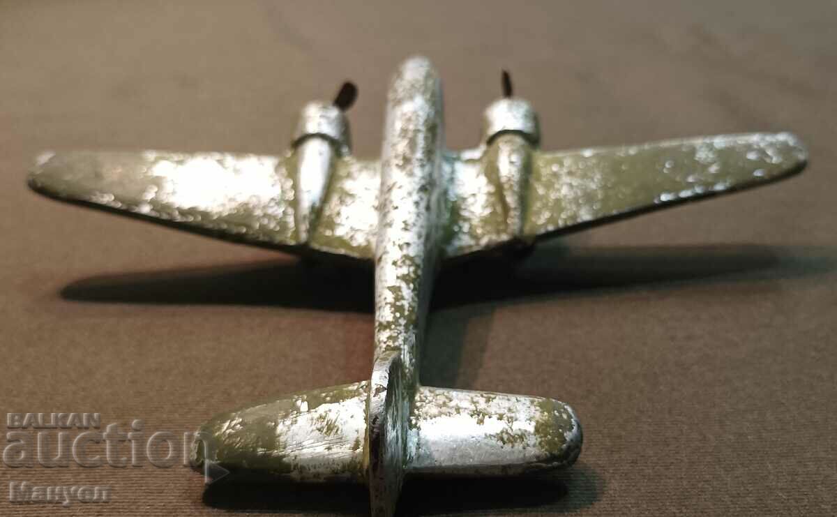 I am selling an old aluminum planer on a plane. - 5 I am selling an old aluminum planer on a plane. - 5