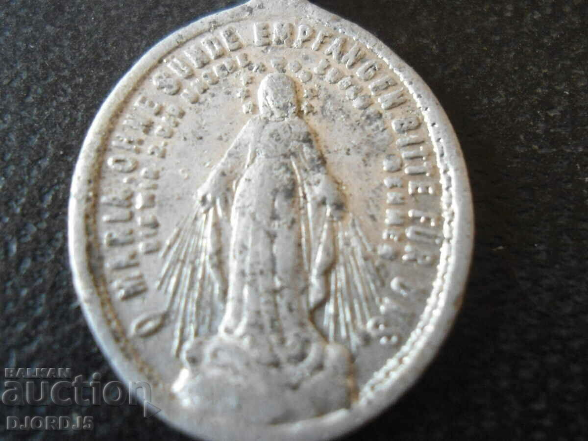 Old locket with price 10.00 BGN | € 5.11 Old locket with price 10.00 BGN | € 5.11