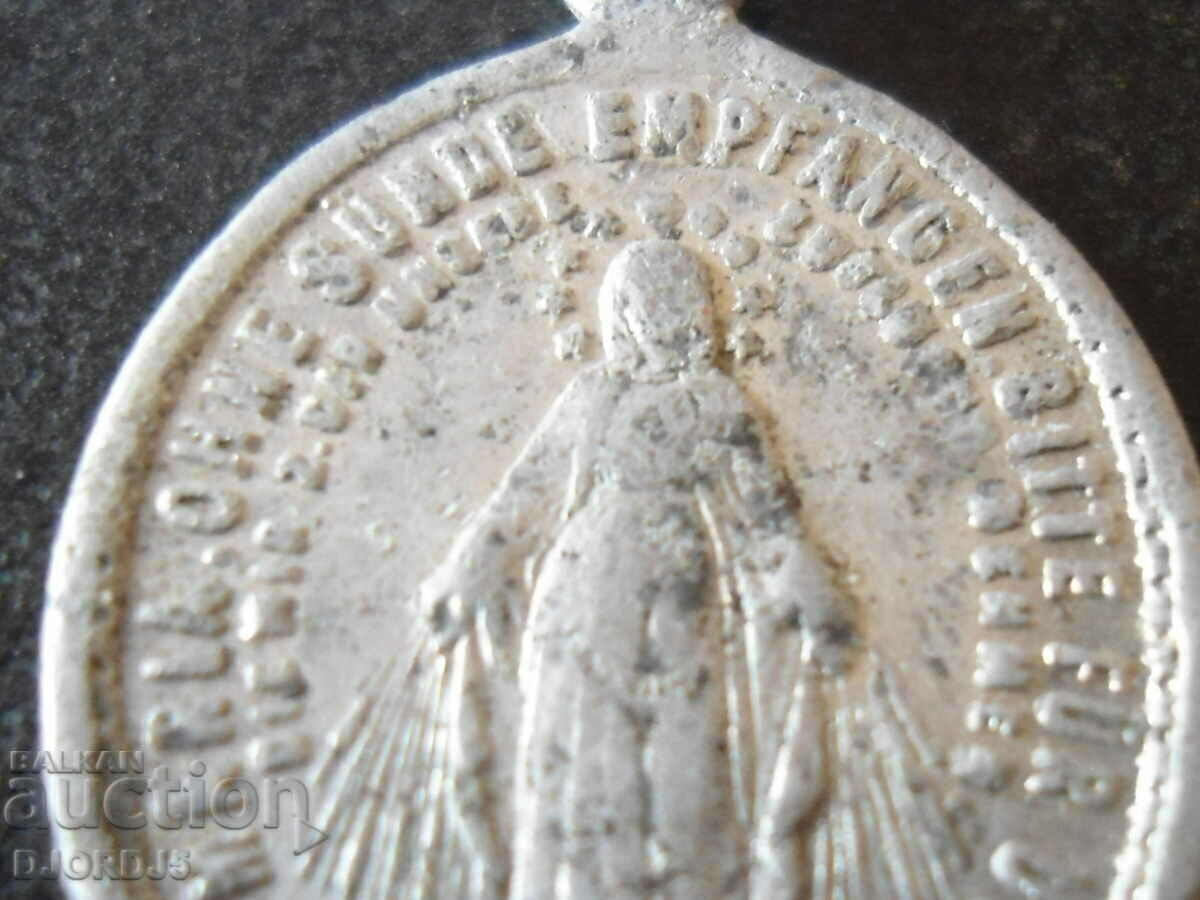 Auction Old locket Auction Old locket